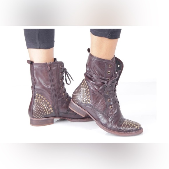 Steve Madden Tarnney Leather Boots Spikes/Stud Details Distressed Women - Picture 2 of 12